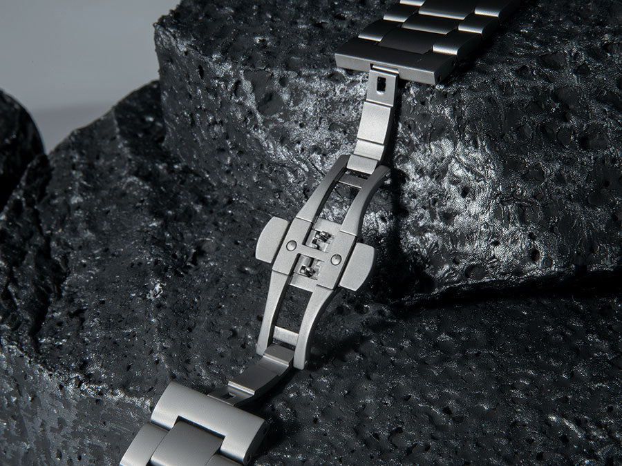 Are Titanium Bands Waterproof? - FiNESTONE