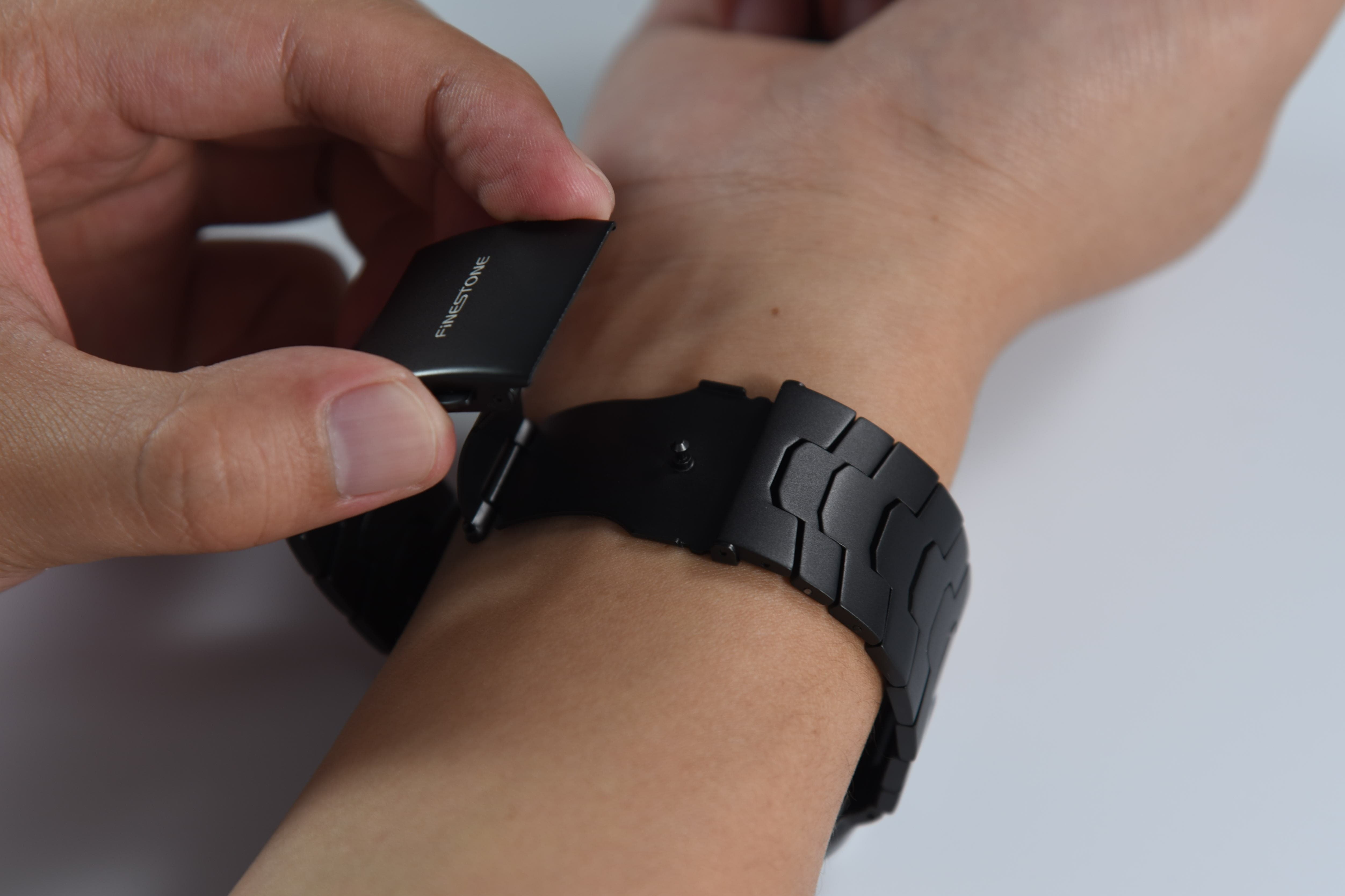 My Honest Opinion on Titanium Apple Watch Bands - FiNESTONE