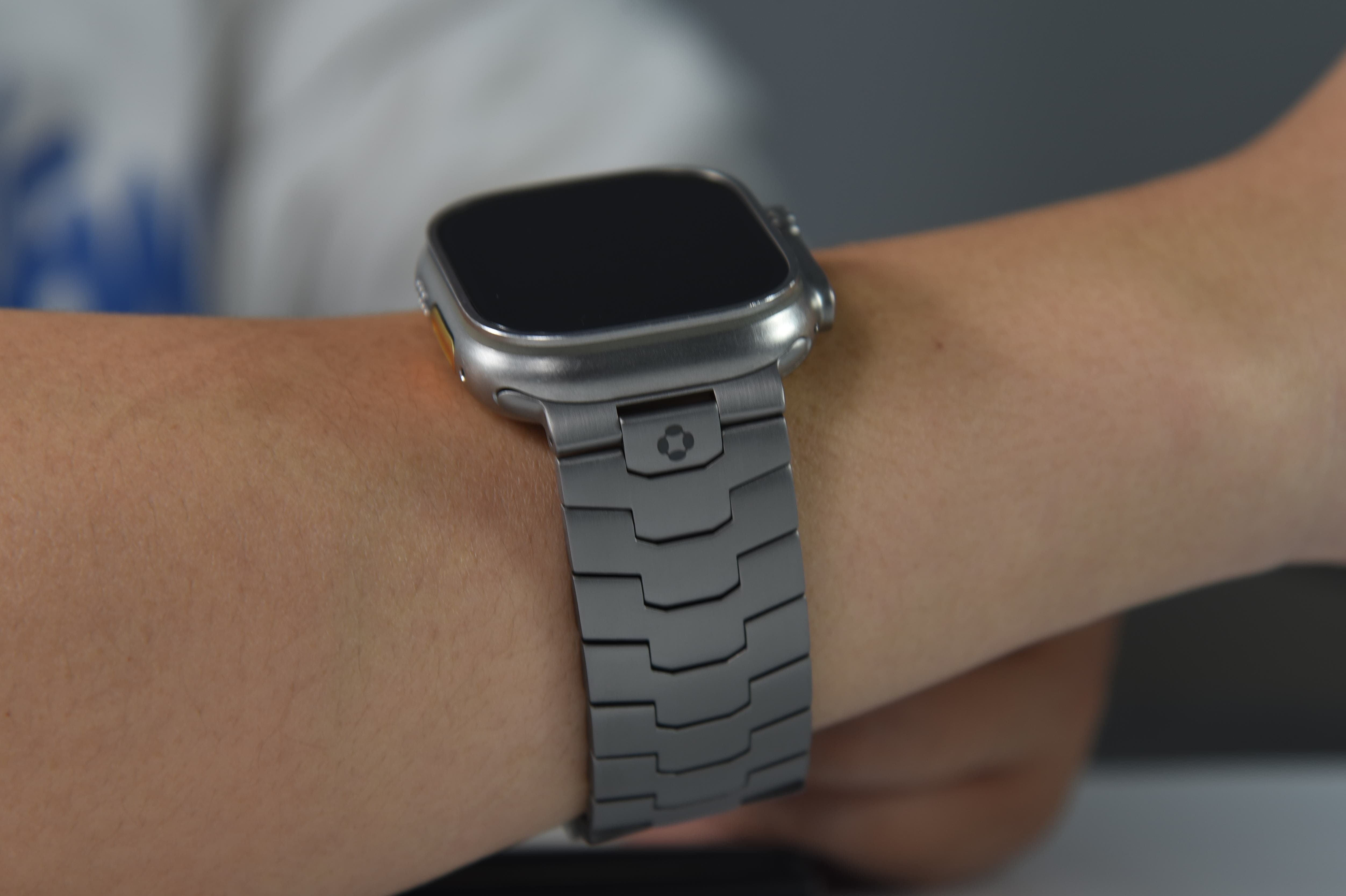 Best Titanium Apple Watch Bands in 2025 - FiNESTONE