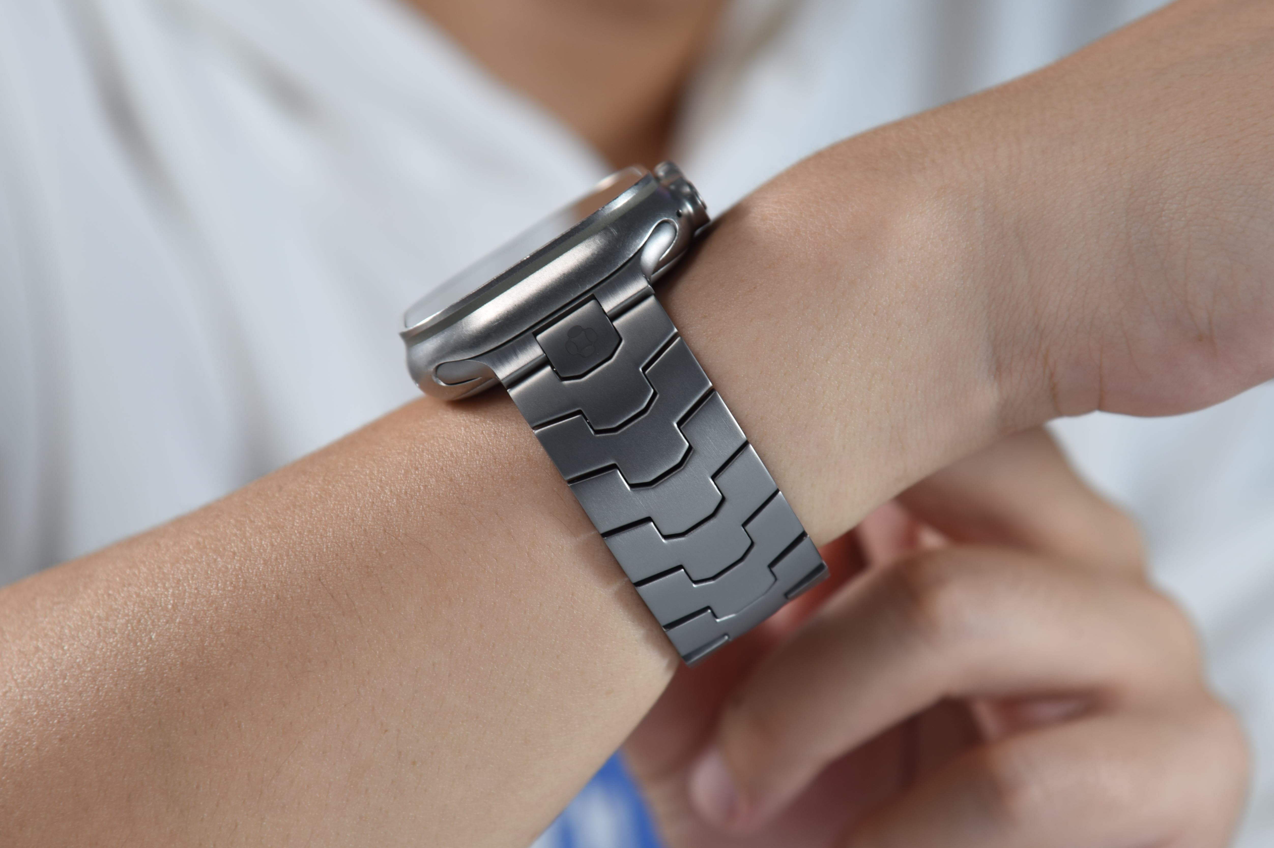 Watch Bands That Feel Comfortable in Cold Weather - FiNESTONE