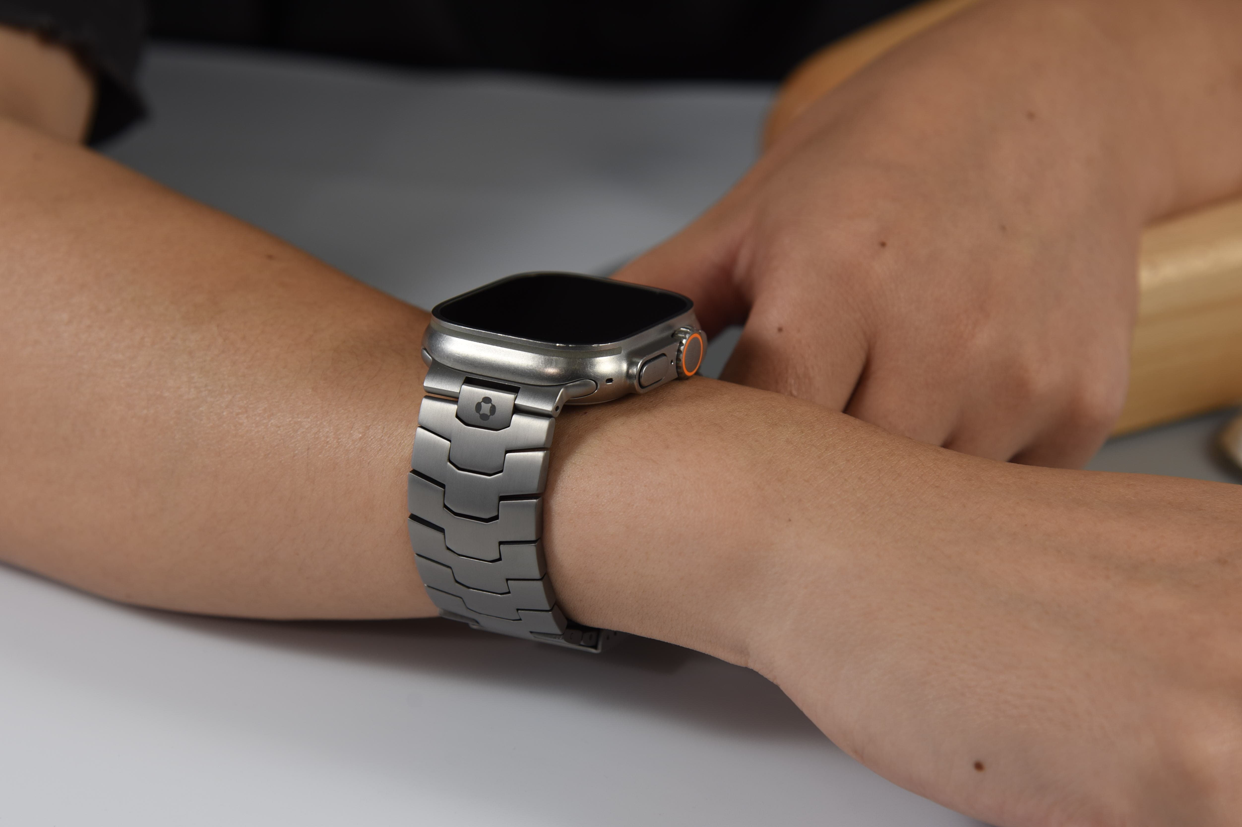 Best Apple Watch Bands for a Luxury Look - FiNESTONE