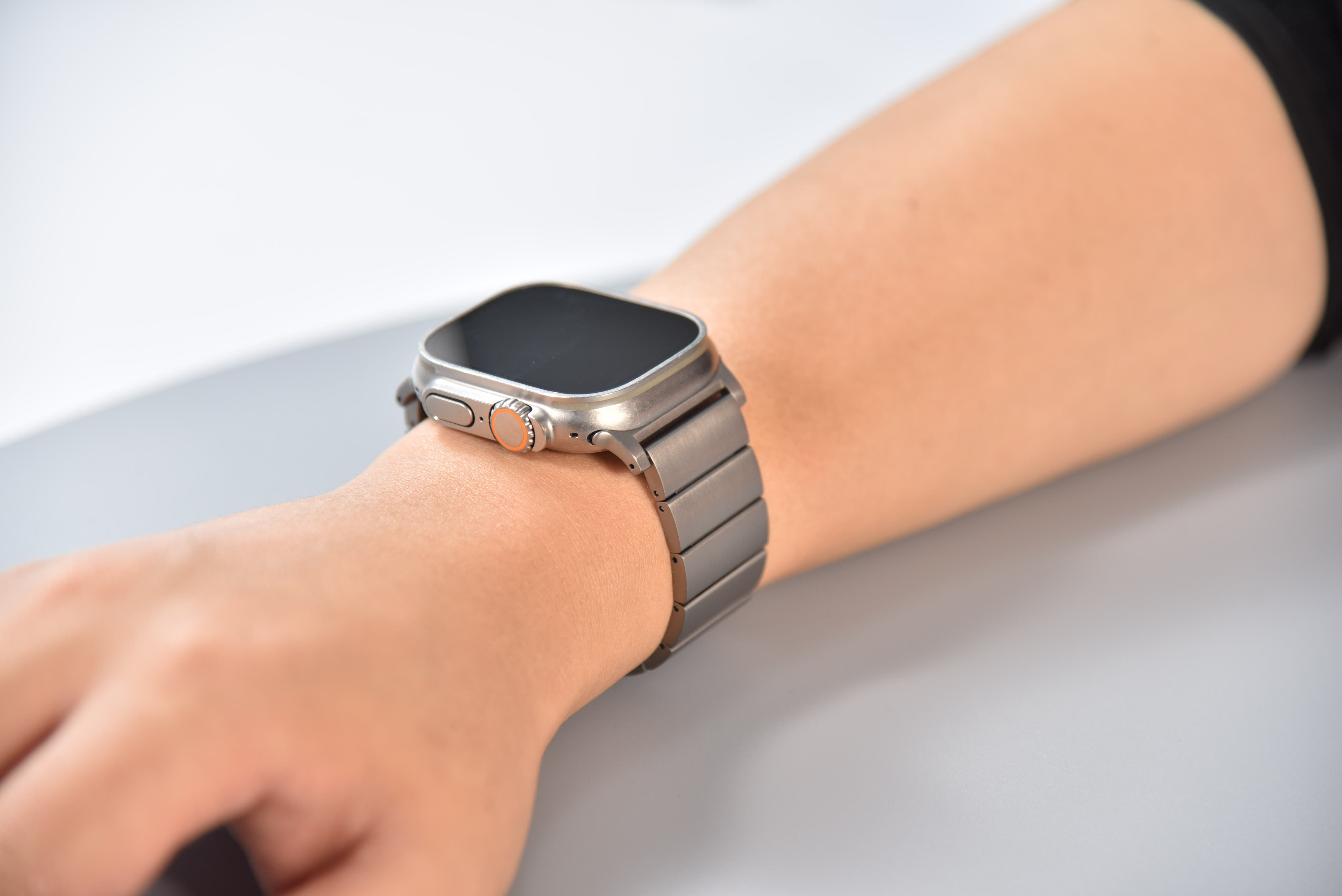 Which Watch Bands Are Best for Hot and Humid Weather? - FiNESTONE
