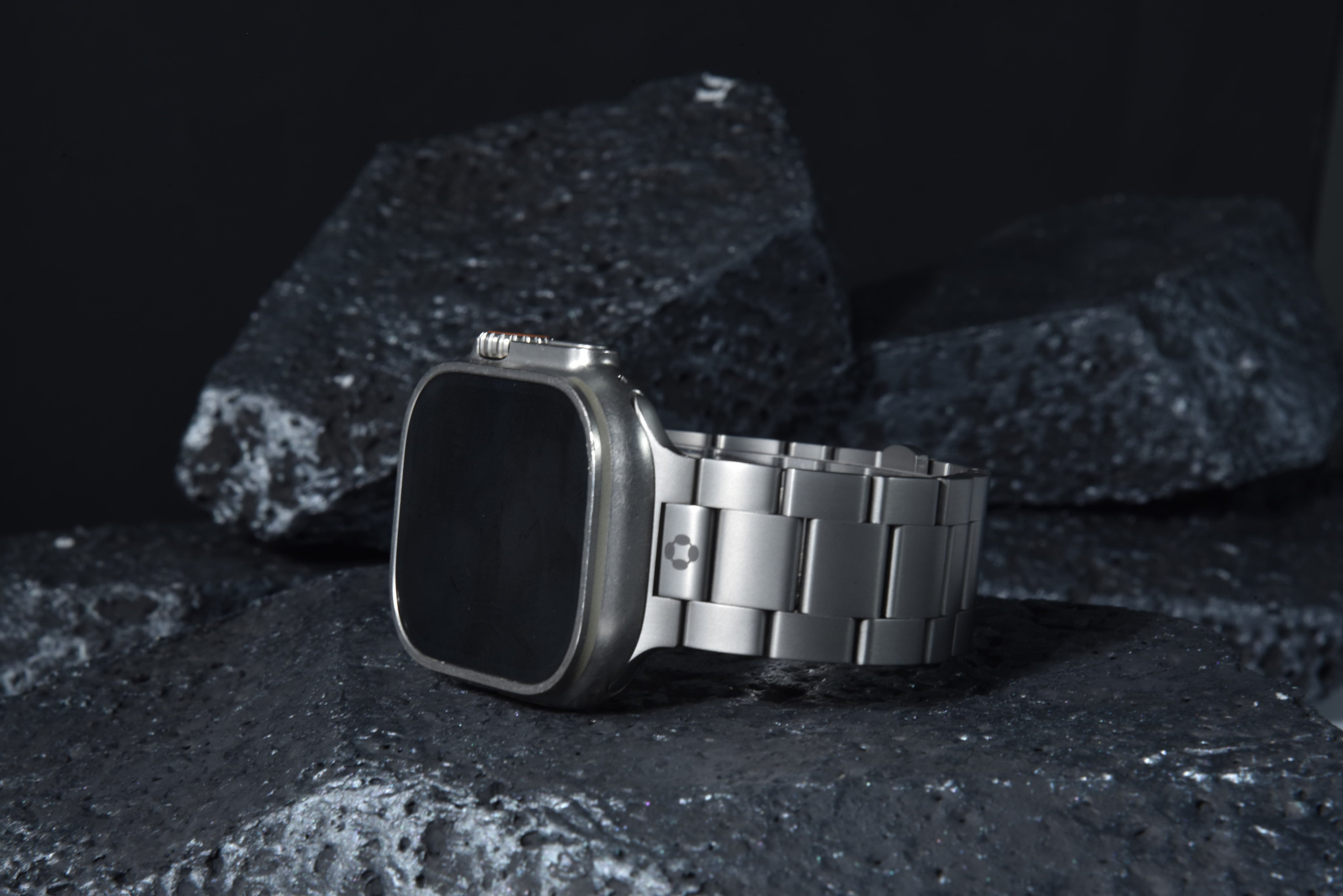 Best Watch Straps for Professional and Casual Outfits - FiNESTONE