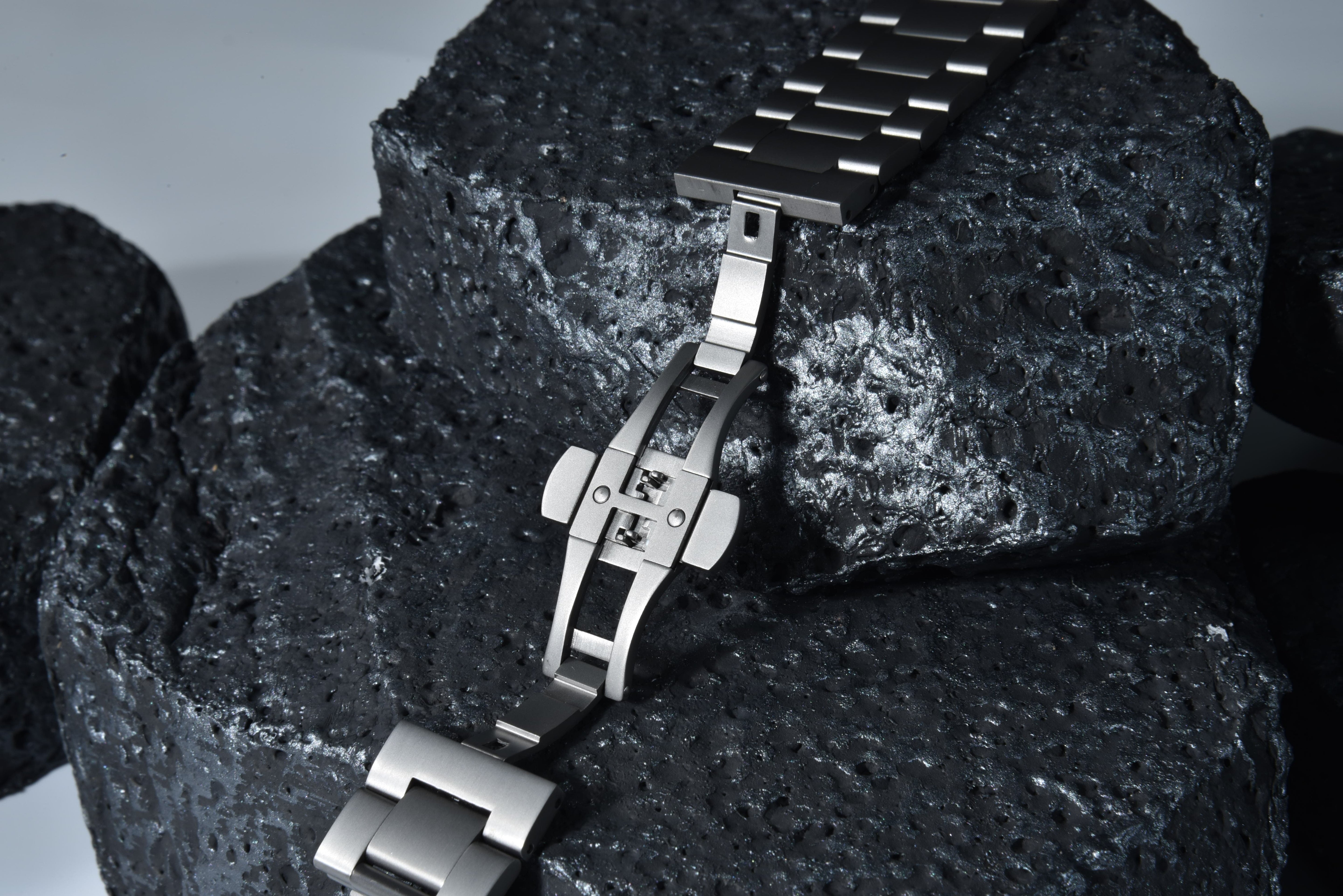 Titanium vs Steel: Which Should You Buy? - FiNESTONE