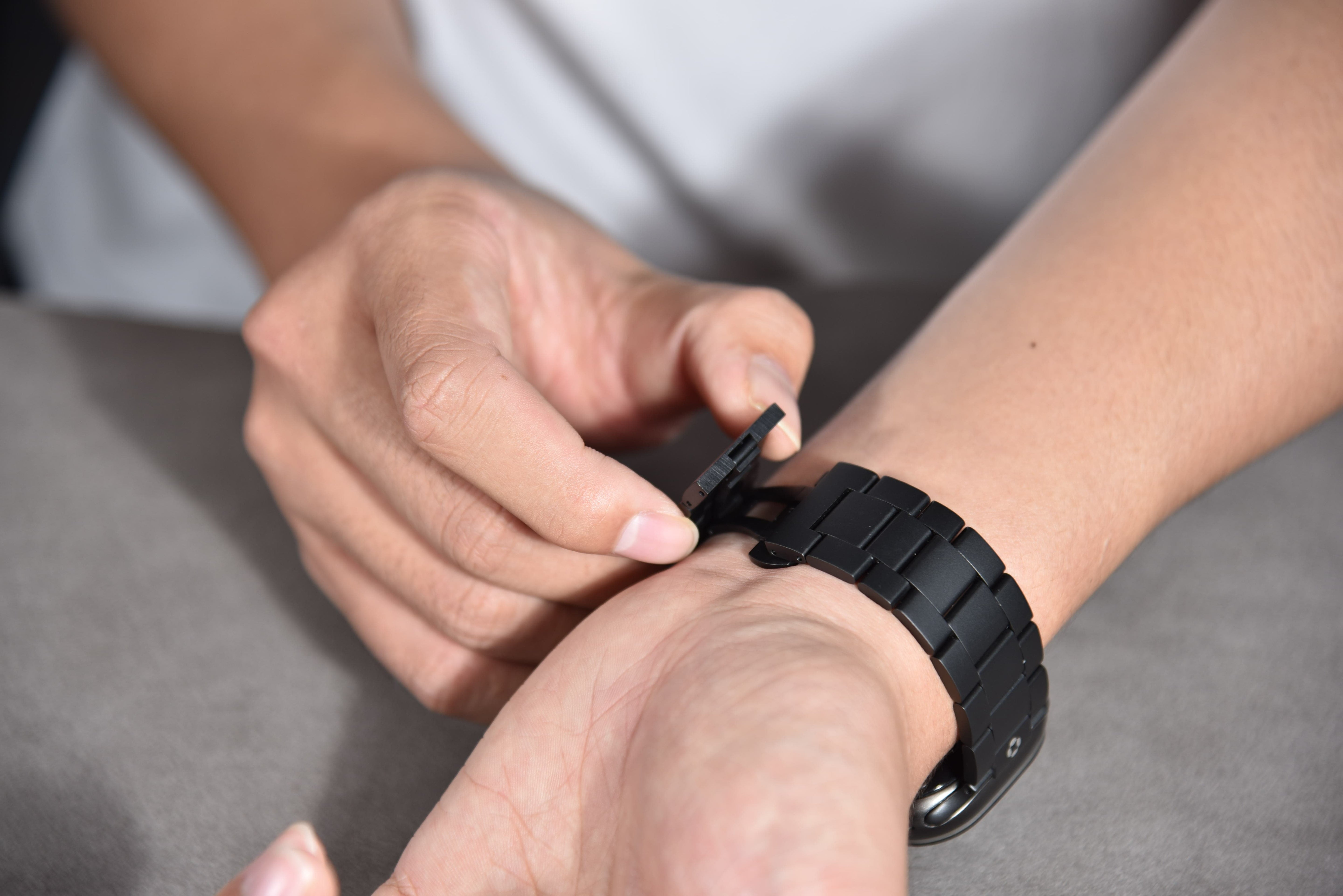 How to Style Your Apple Watch Like a Luxury Watch? - FiNESTONE