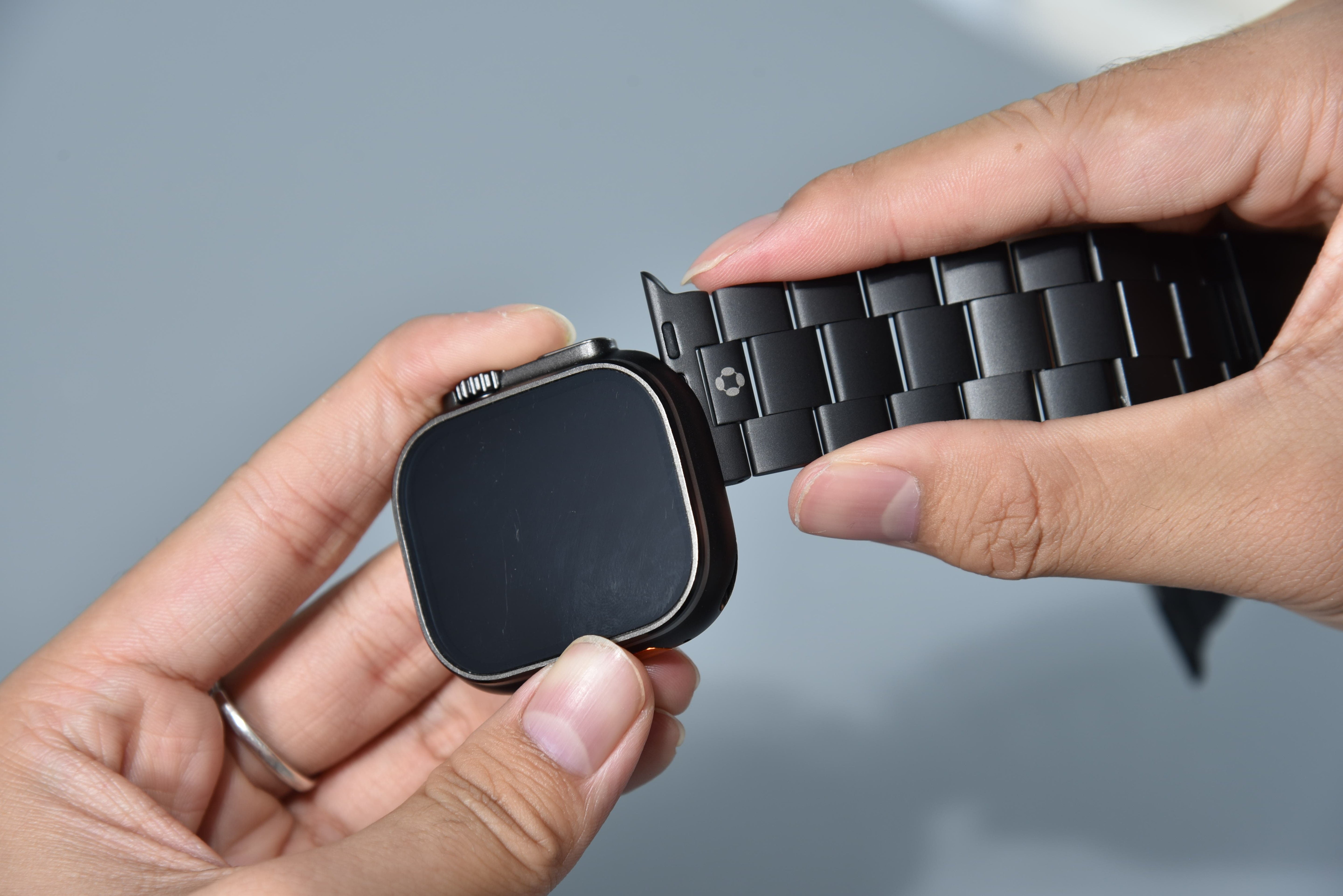 How to Choose the Right Titanium Apple Watch Band? - FiNESTONE