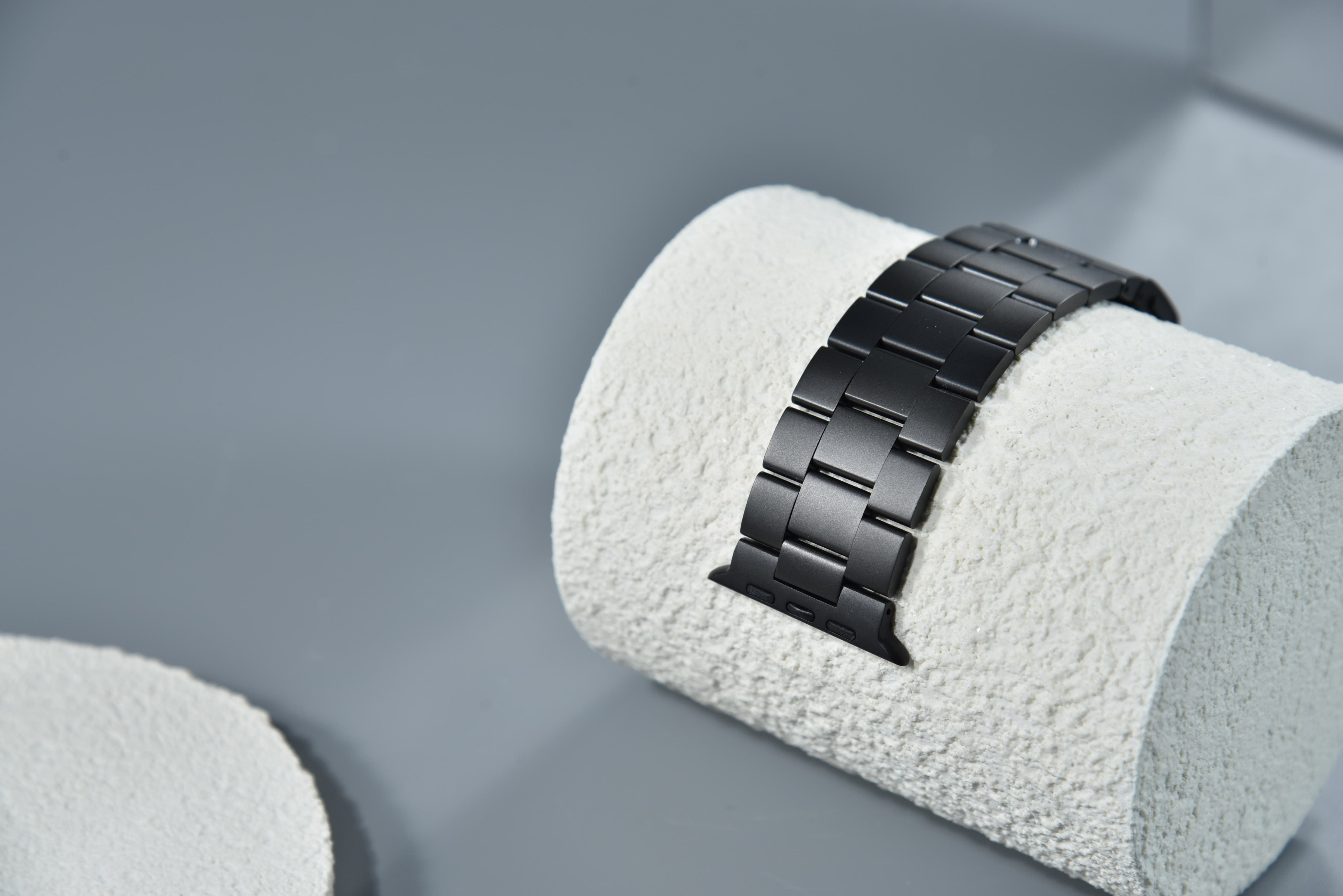 Best Watch Bands for Large Wrists and Small Wrists - FiNESTONE