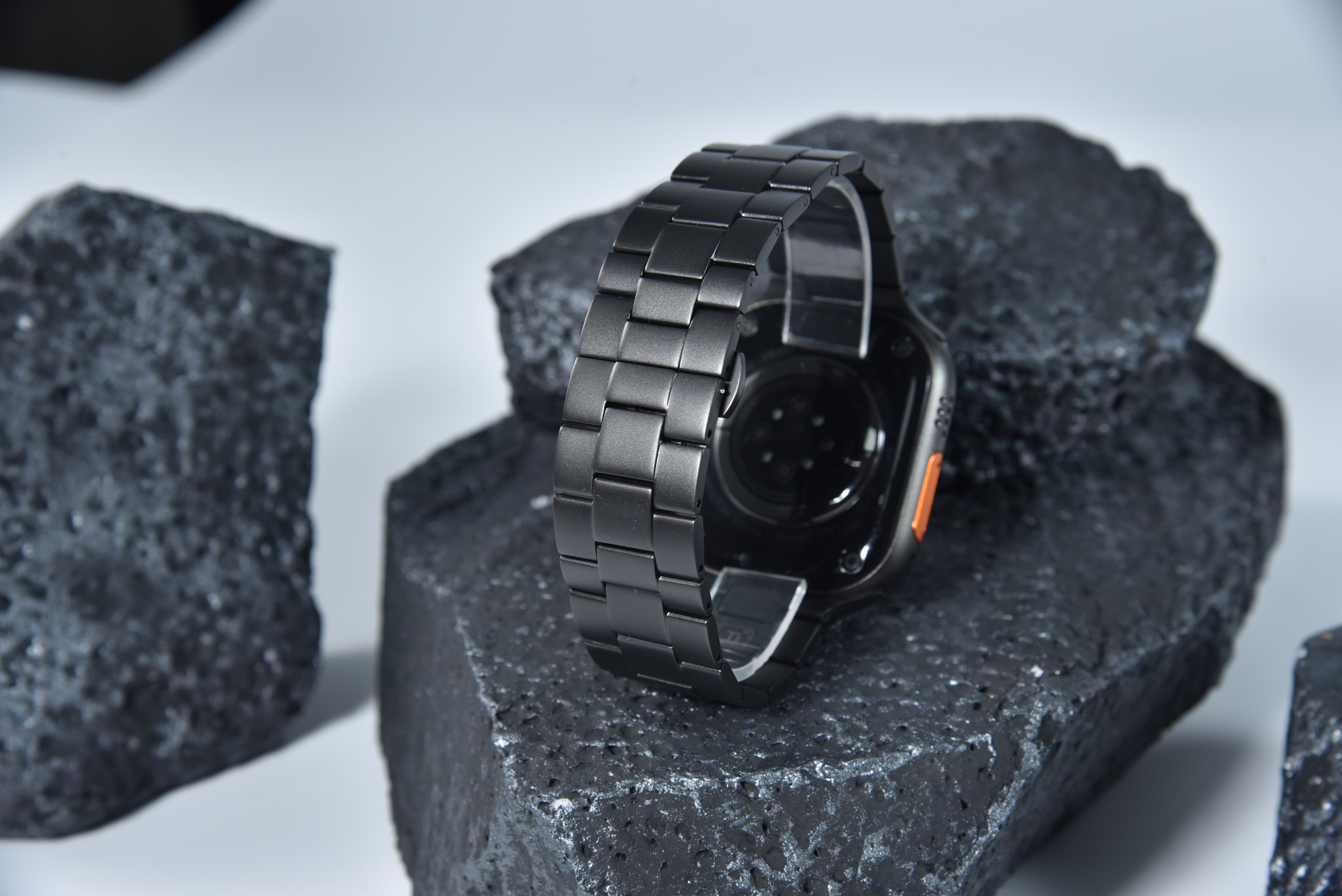 Why Professionals Choose Titanium Watch Bands? - FiNESTONE