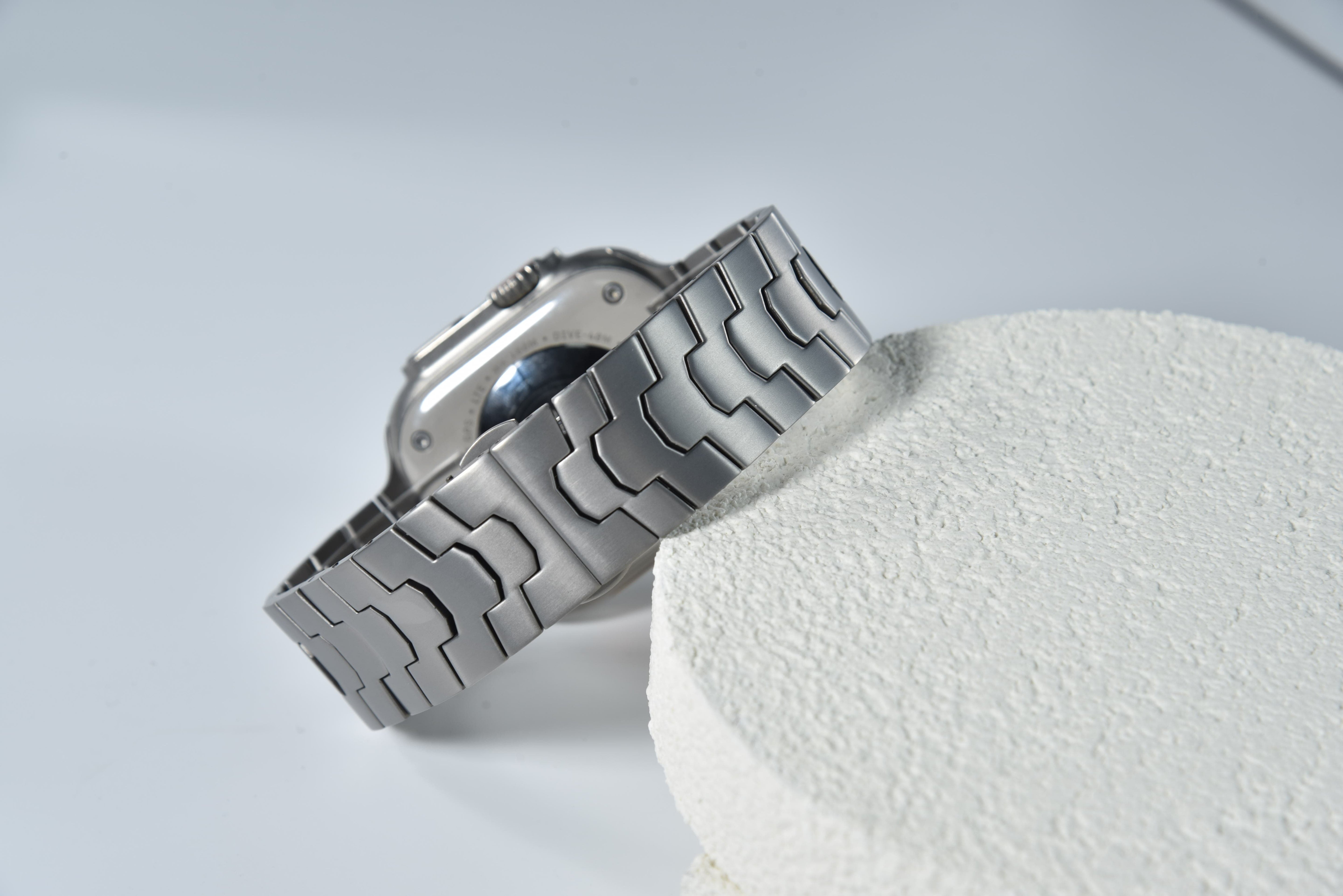 Best Minimalist Apple Watch Bands - FiNESTONE
