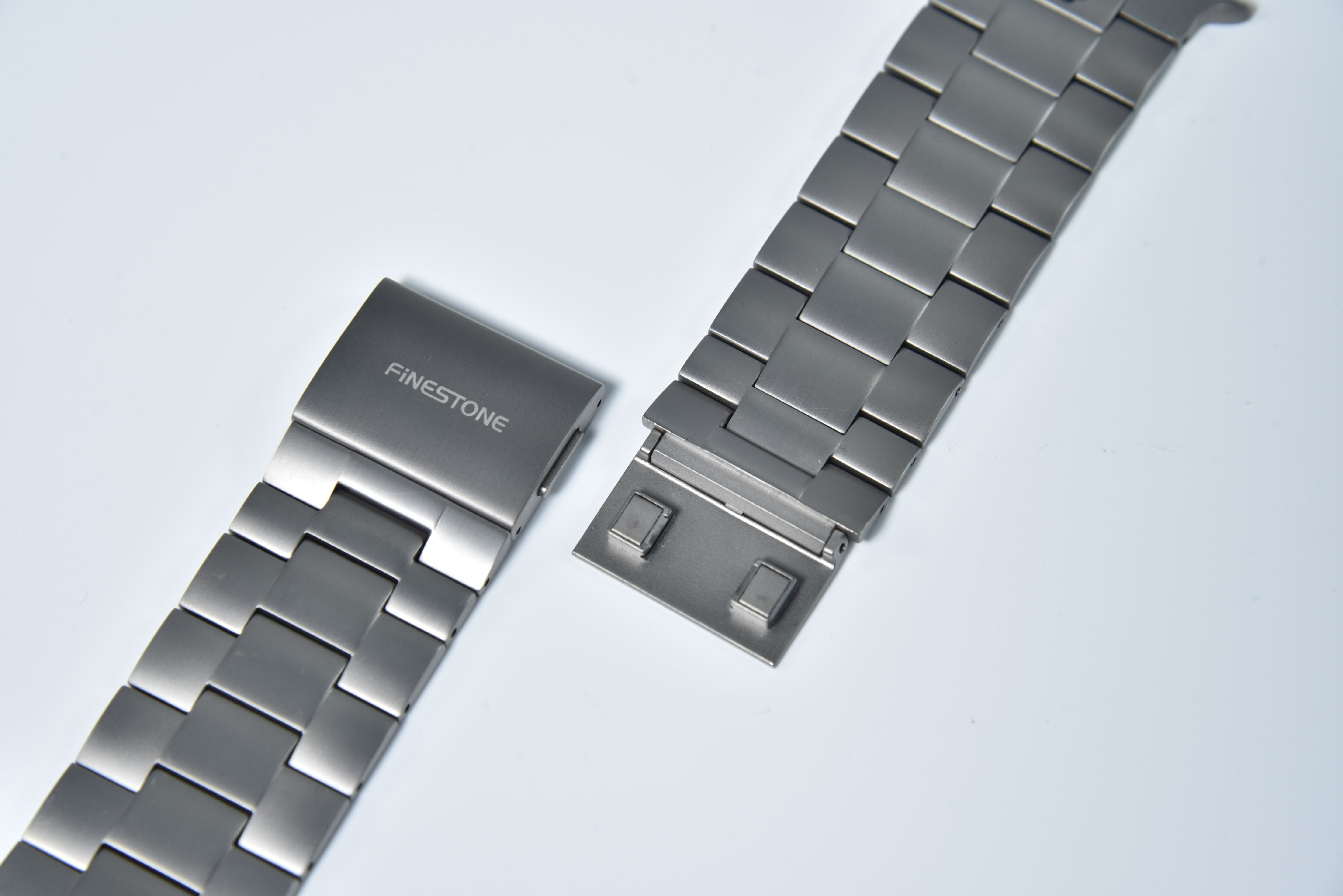 Best Watch Straps for Sports and Fitness - FiNESTONE