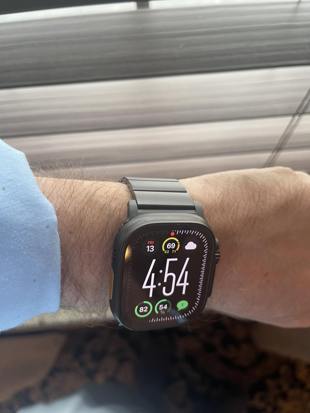 Enhance your Apple Watch with FINESTONE titanium band. Lightweight yet strong, suitable for professional, athletic, and daily lifestyle needs.