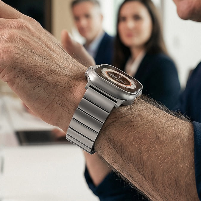 CRNS02 Titanium Apple Watch Band With Magnetic Clasp