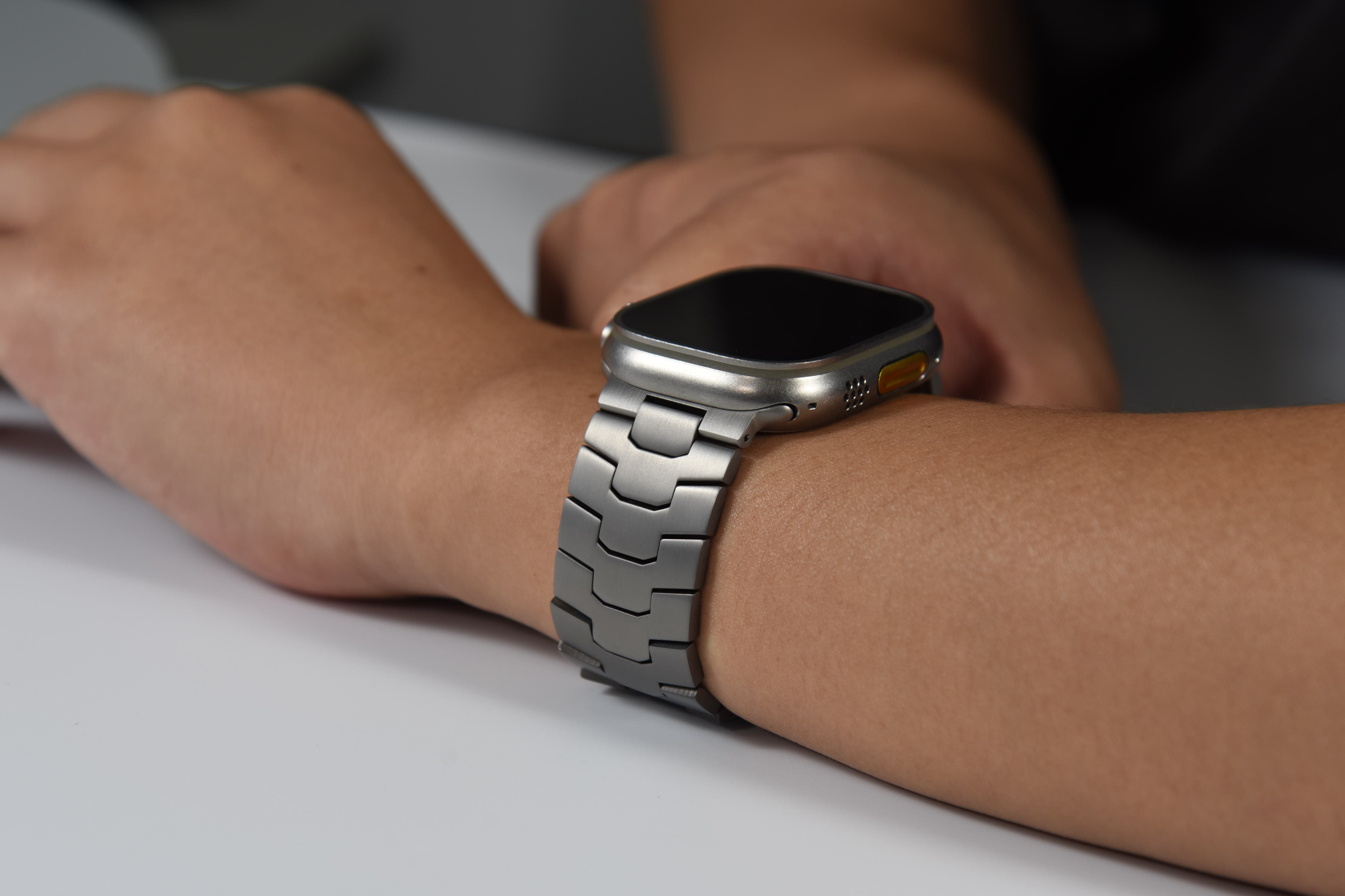 Why Minimalists Prefer Titanium Watch Bands?