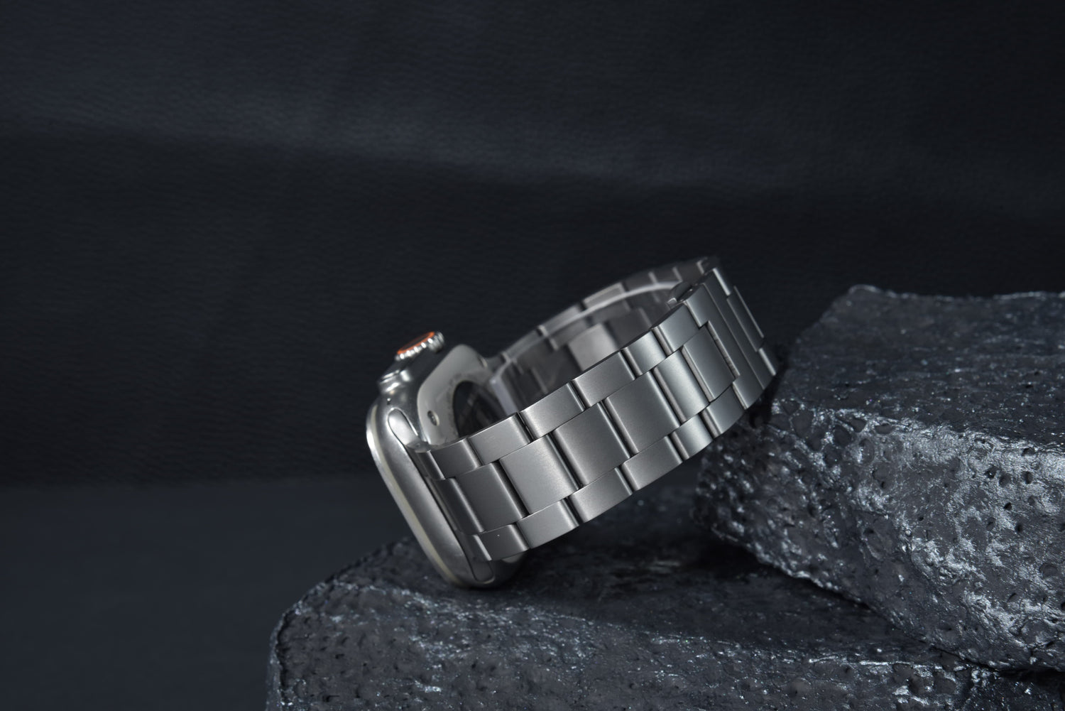 Best Watch Straps for All-Season Wear - FiNESTONE