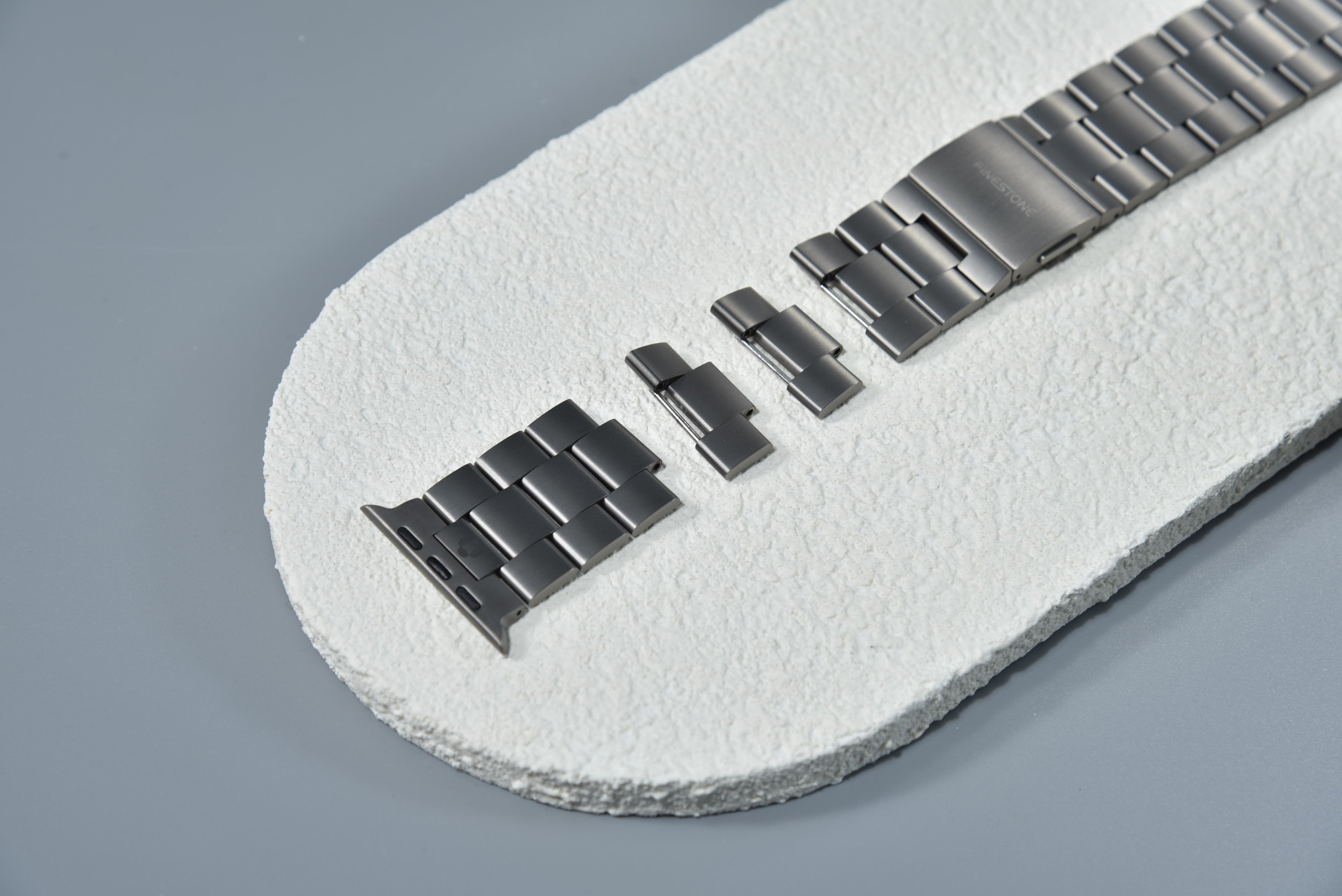 Metal vs Silicone Watch Bands: Which Is Better for Daily Use? - FiNESTONE