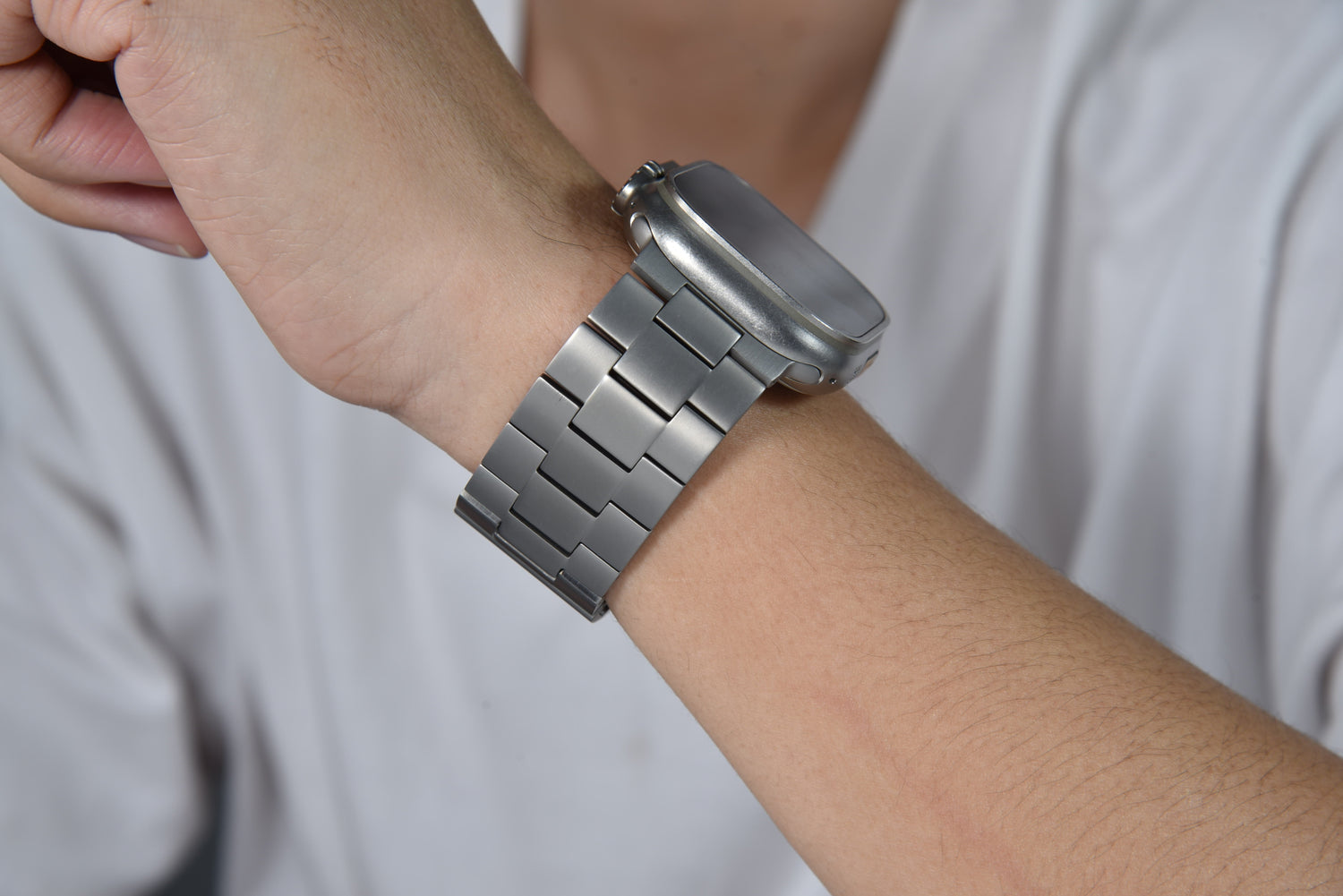 Best Watch Bands That Don’t Smell or Trap Sweat - FiNESTONE