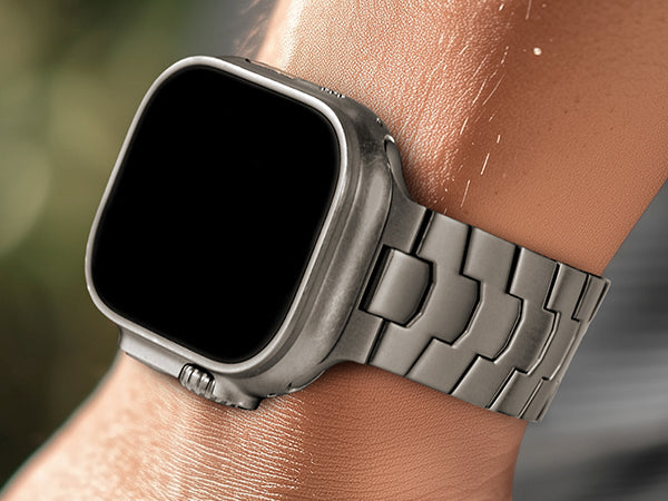 The titanium metal watch band is suitable for the Apple Watch Ultra series.