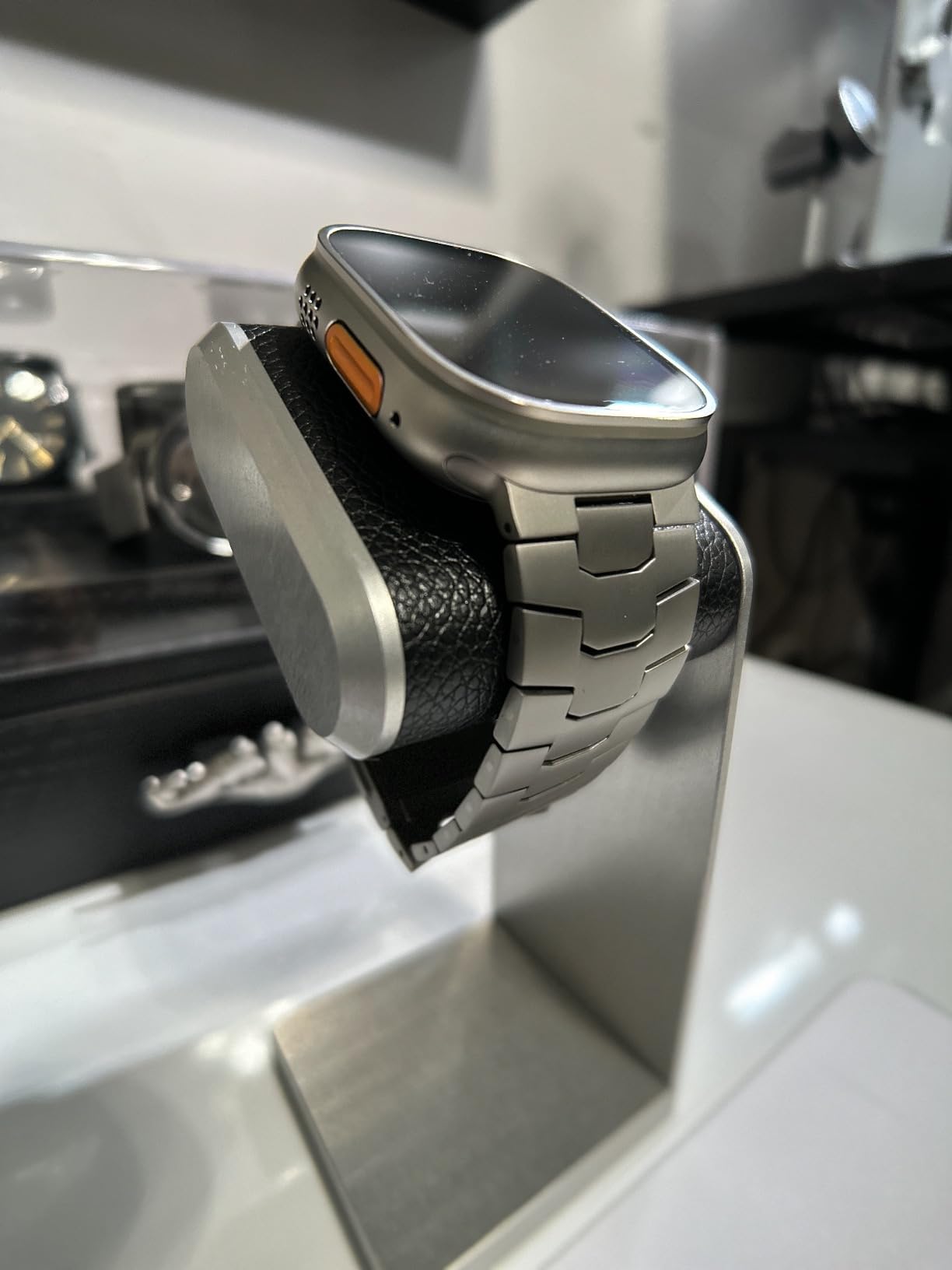 “FINESTONE NEW ARRIVALS exceeded my expectations! The titanium band is lightweight yet strong, ideal for business meetings and outdoor activities.”