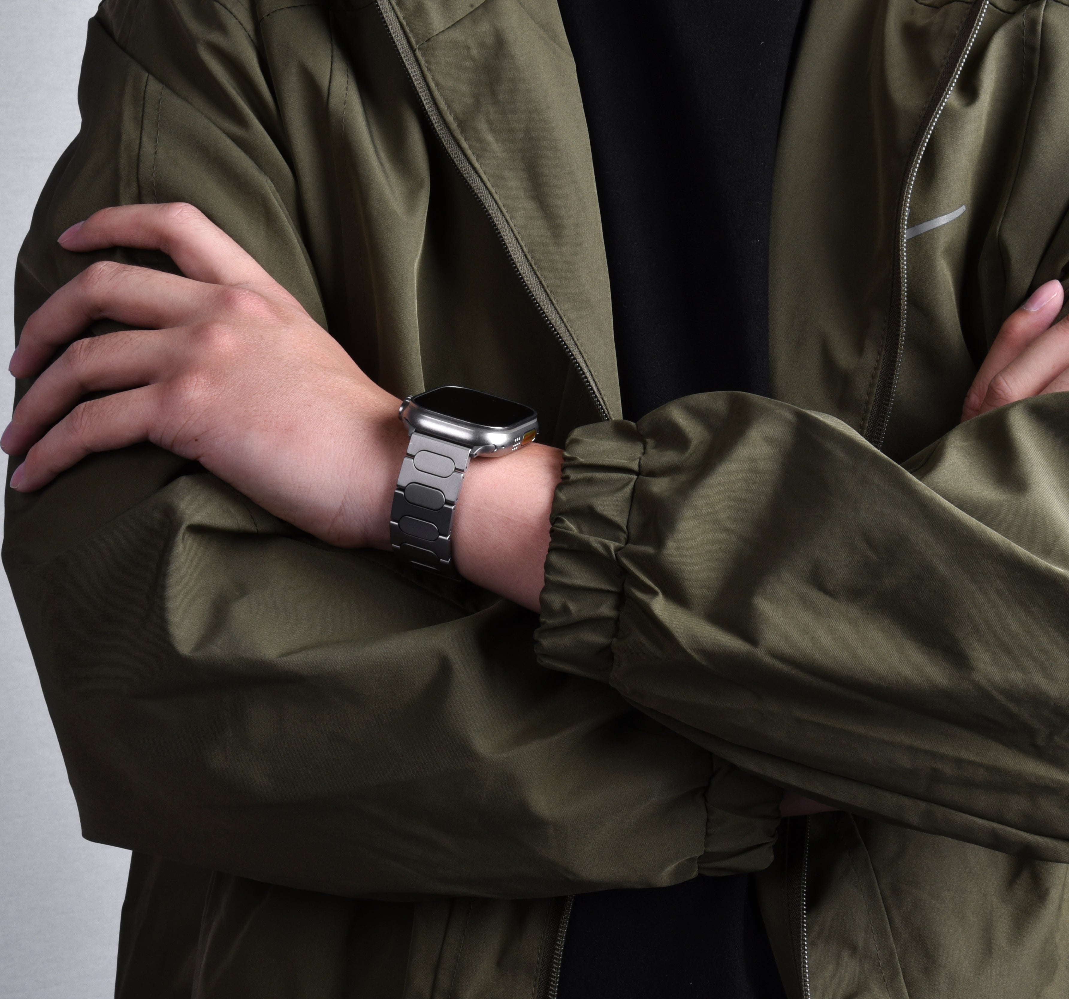 Experience ultimate style and durability with the FINESTONE titanium Apple Watch band. Perfect for business, sports, and everyday wear, this sleek band combines strength, comfort, and elegance for any occasion.